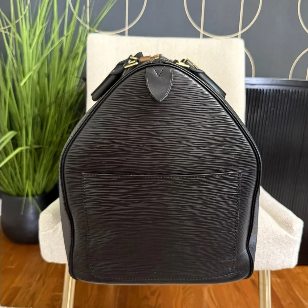Authentic Louis Vuitton unisex Keepall 55 bag black Epi leather - Picture 8 of 16